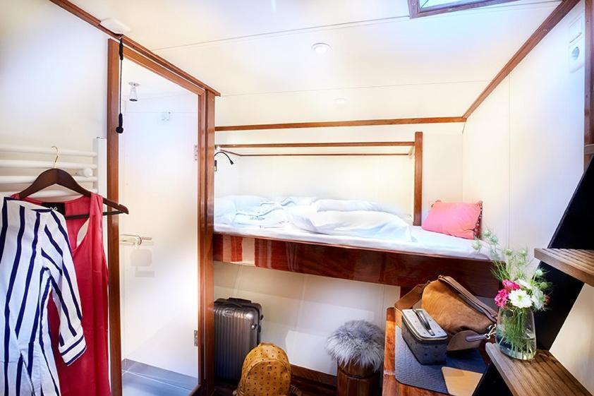 Segelschiff Loth Lorien Hotel Hamborg Eksteriør billede