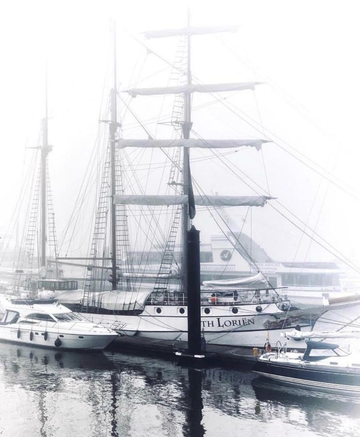 Segelschiff Loth Lorien Hotel Hamborg Eksteriør billede